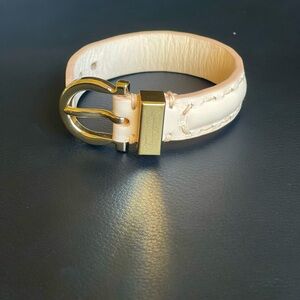 💝EUC💖 Salvatore Ferragamo Nude Leather Bracelet 💝💖